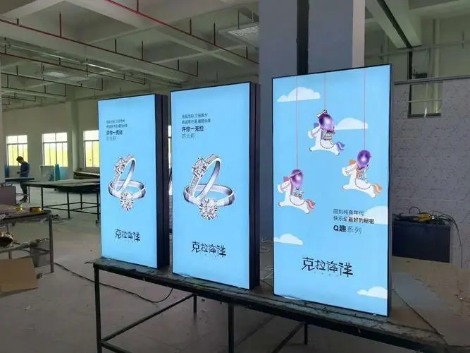 成都廣告公司戶外廣告燈箱定做選什麽材料？